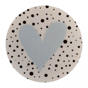 Sticker 4 cm met blauw hart gestipt.